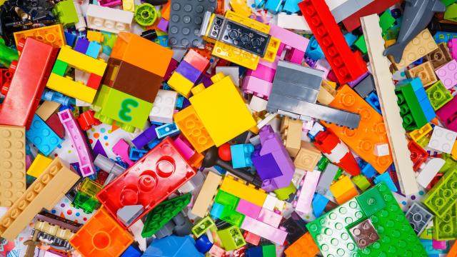 You Can Download Instructions for More Than 6,800 LEGO Kits for Free