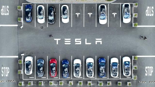 Tesla Speeds Toward Twin Trials Over Autopilot-Related Crashes