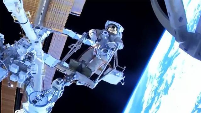 Russian Cosmonaut Rides New Robotic Arm Outside ISS for the First Time