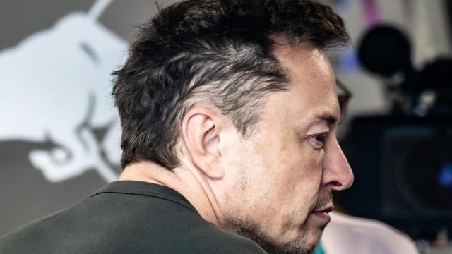 ‘Bring Back Twitter!’ Elon Gets Booed at Video Game Tournament