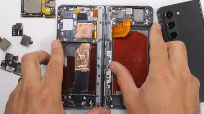 Watch a YouTuber Assemble the World’s Thinnest Foldable Phone