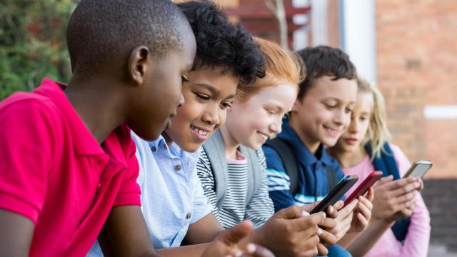Kids These Days Get 4,500 Notifications and Hate Facebook, New Study Says