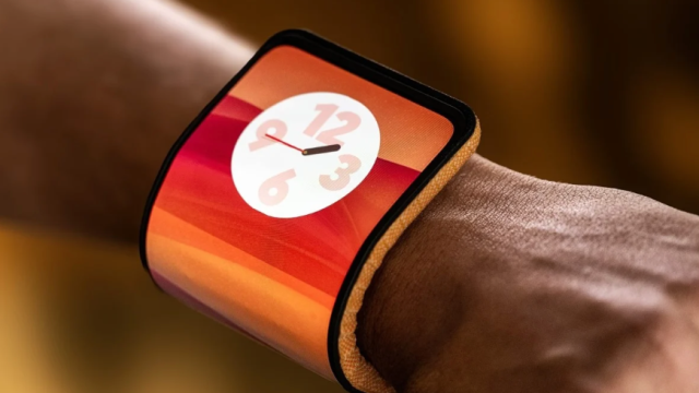 Motorola Reveals a Bendable Smartphone That Wraps Around Your Wrist