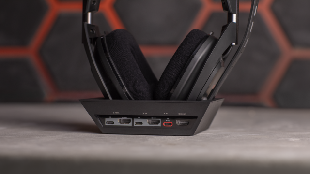 Logitech’s New Wireless Gaming Headset Completely Ditches the Dongles