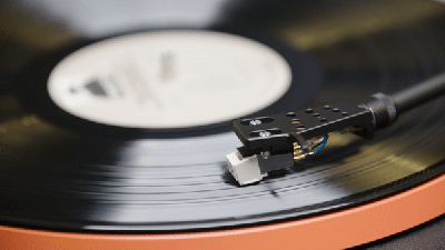 Spinner BT Hands-On: JBL’s First Ever Turntable Is the Most Gen-Z Thing I’ve Used This Year