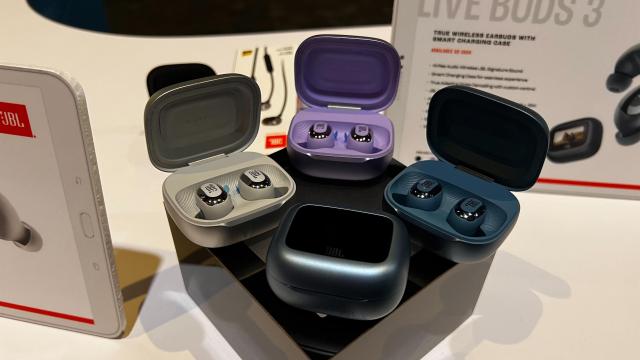 JBL’s New Smart Earbud Case Adds Another Screen to Your Screen-Filled Life