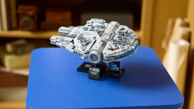 Lego’s 25th Anniversary Star Wars Sets Deliver Ships, Droids, and a Must-Have Minifigure