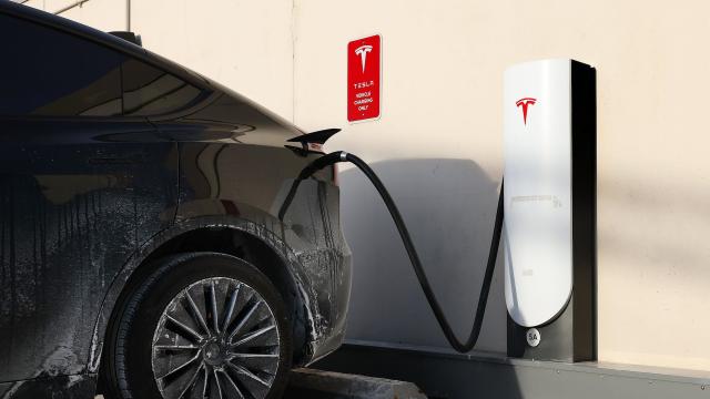 Tesla Update Aims to Help Owners Who Can’t Unplug Their Charging Cables in the Cold