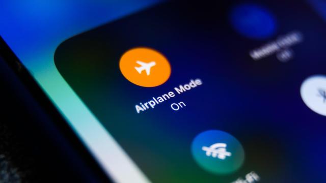 You Don’t Need to Use Airplane Mode on Airplanes
