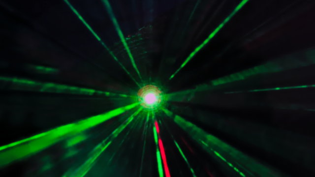 Idiots in the US Set New Record With 13,000 Laser Pointer Strikes on Planes in 2023