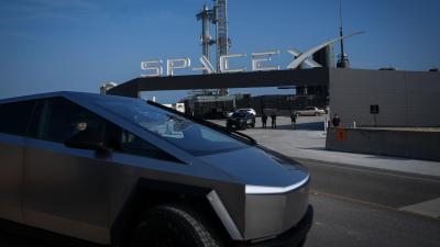 Even SpaceX Would Apparently Rather Use a Ford F-150 Lightning Than Tesla Cybertruck