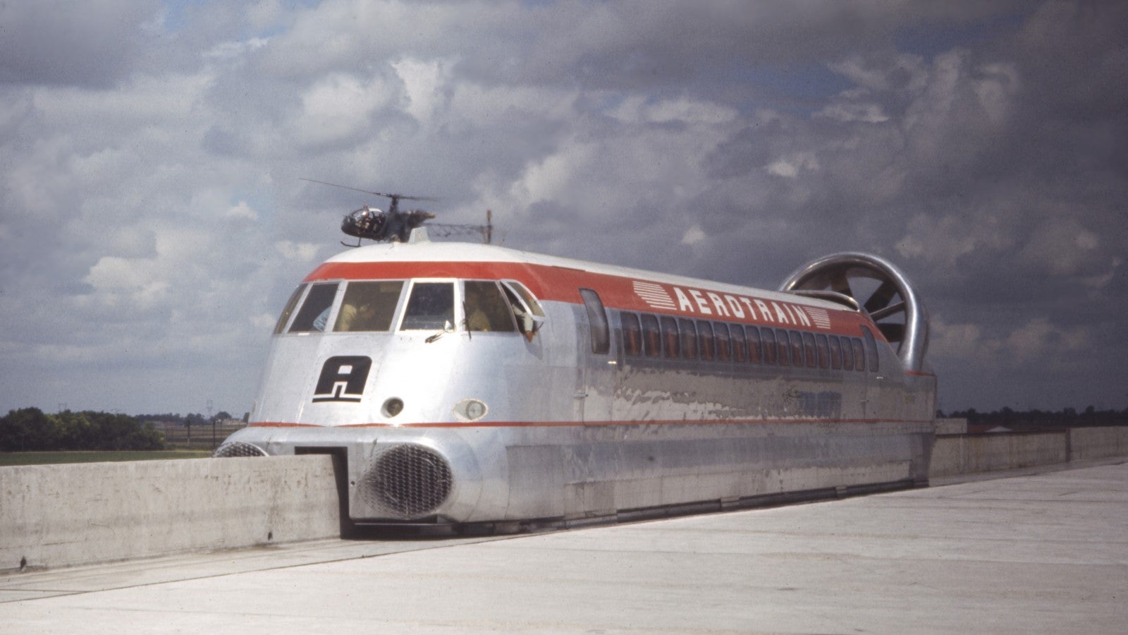 L'hybride air/rail français était l'avenir du voyage jusqu'à ce que le train à grande vitesse le tue