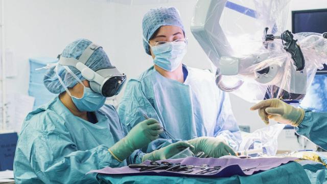 Doctors Are Using the Apple Vision Pro During Surgery