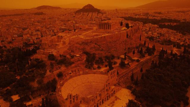Photos: Hellish Dust Storm in Greece Leave Athens Dark Orange