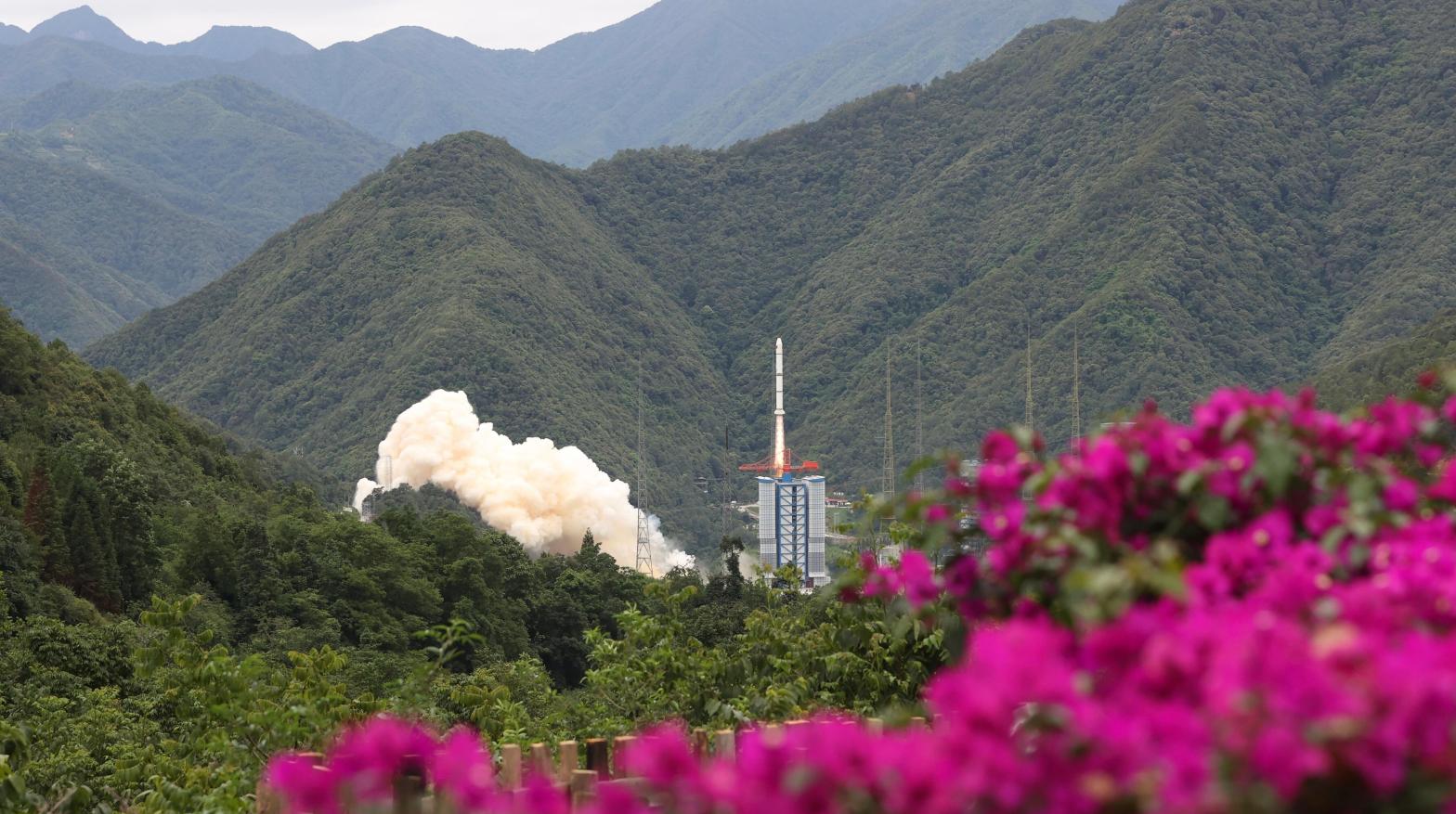 Chinese Rocket Seen Falling on a Village Was Spewing Highly Toxic Chemicals
