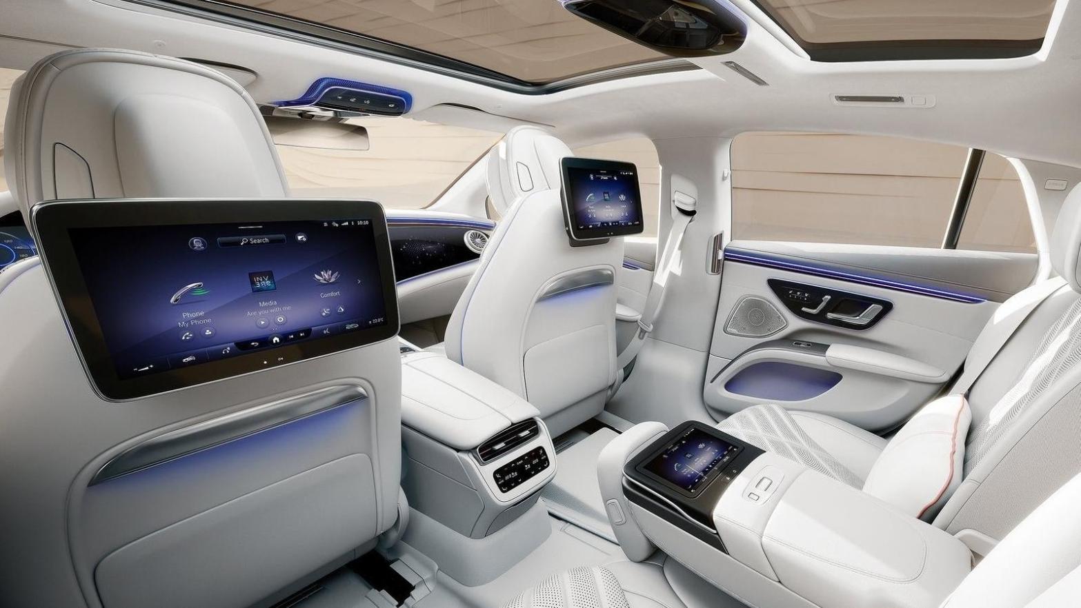People Apparently Want More Screens Inside Their Cars? For In-Car Entertainment?