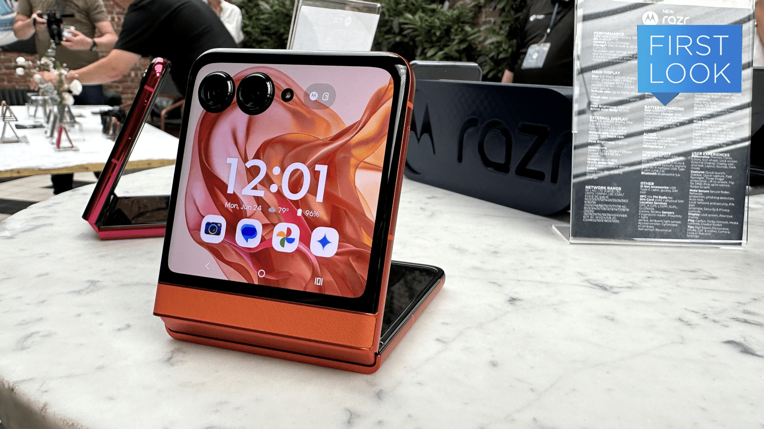 The Motorola Razr Might Be the Most Attractive Flip Foldable Yet